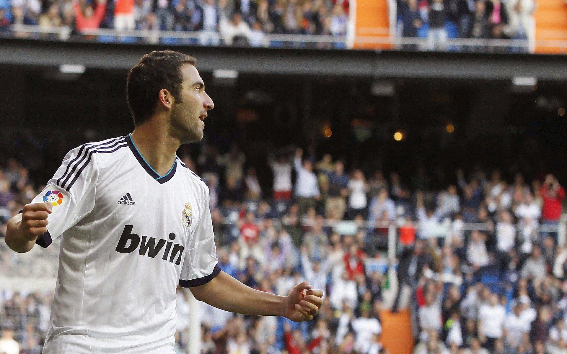 哈兰德梅开二度助曼城大胜 领跑英超射手榜