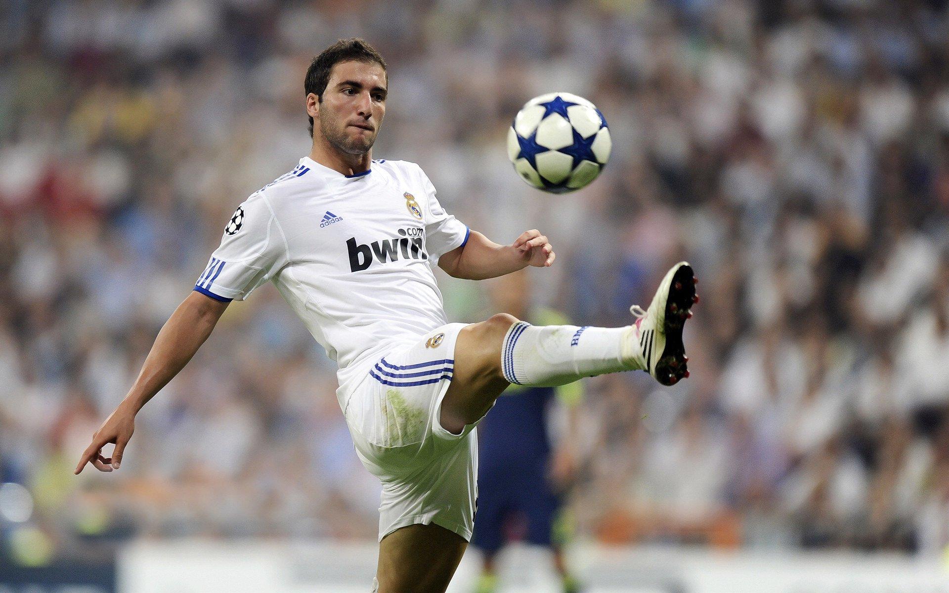 足坛震撼!1.5亿欧元天价转会达成,超级巨星改写历史