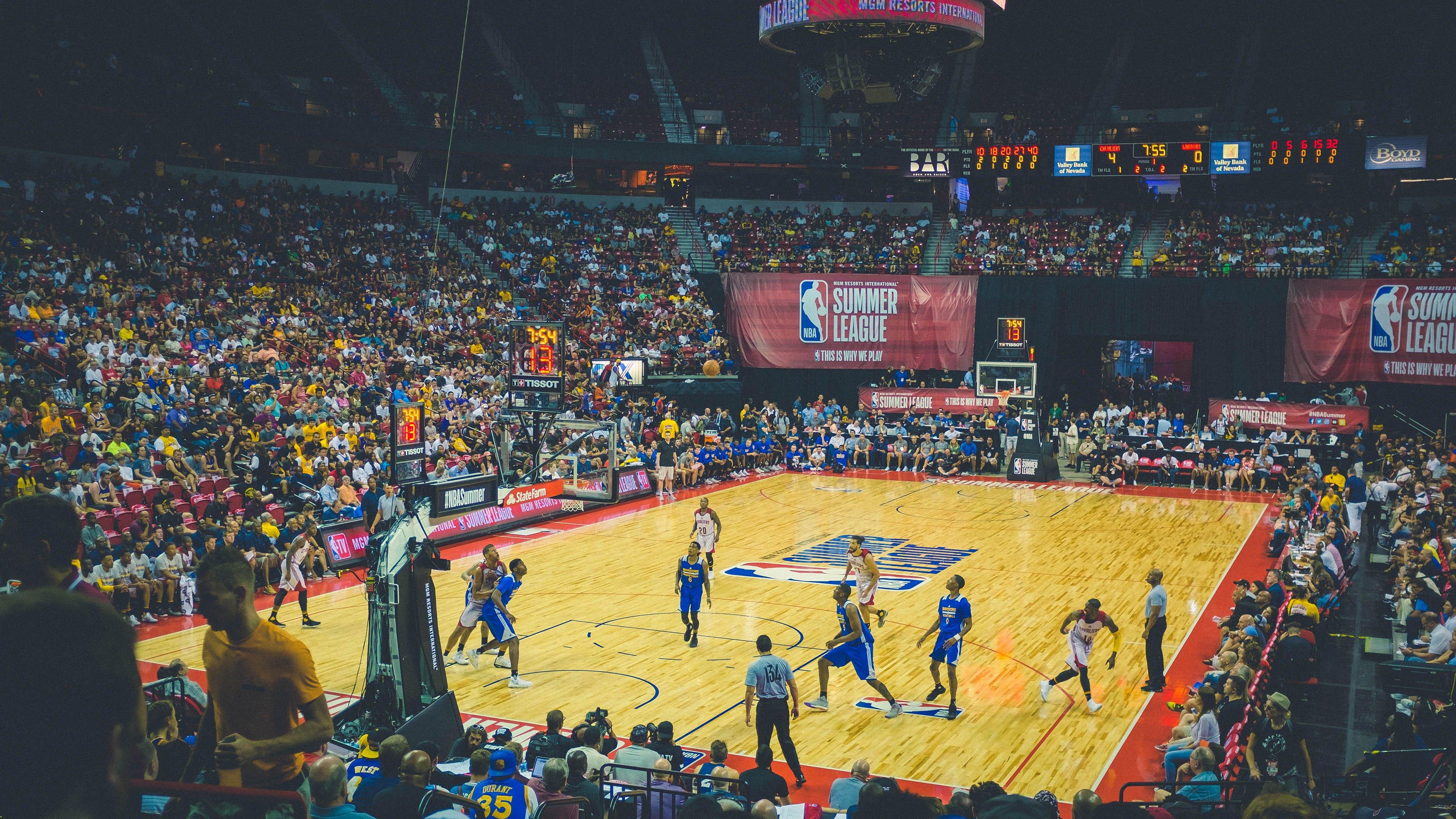 阿尔卡拉斯强势晋级温网八强 展现新生代王者风范